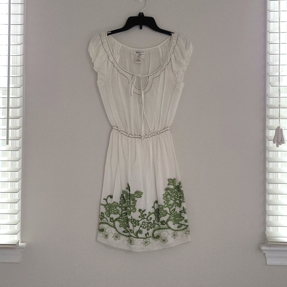 M.S.S.P. MAX STUDIO Embroidered Above The Knee Dress Size S